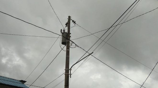 Kondisi Cuaca Ekstrem, Petugas PLN Tetap Bekerja Lakukan Pemulihan Gangguan