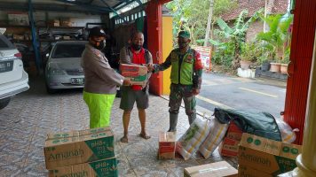 Pengusaha Kontruksi Asal Genuksari, Bantu Satu Ton Sembako Bagi Warga Genuk Terdampak Rendaman Banjir