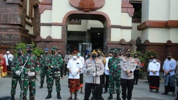 Cek Penegakan Protkes, Panglima TNI Dan Kapolri Kelilingi Dua Pasar Di Bali