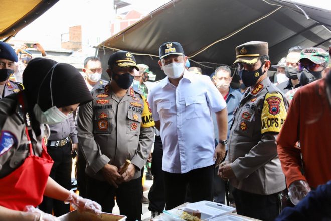 Kapolda Jateng Tinjau Dapur Umum Dan Posko Banjir Kaligawe Kota Semarang