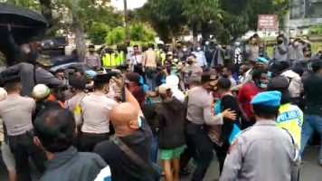 Langgar Prokes, Polisi Bubarkan Unjuk Rasa Puluhan Mahasiswa Papua