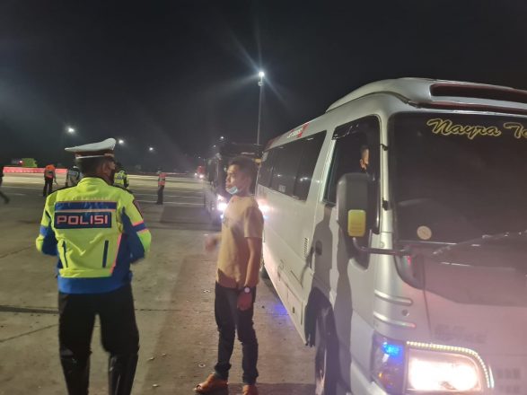 H-7 Lebaran, Sembilan Kendaraan Travel Di Putar Balikkan Di Gerbang Tol Kalikangkung