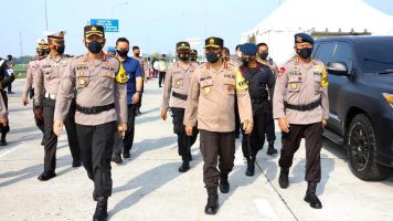 Memasuki H-1 Lebaran, Polda Jateng Lakukan Pemerikasaan Terhadap Semua Kendaraan yang masuk Jawa Tengah