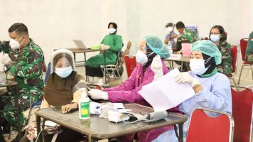 TNI/Polri Gelar Vaksinasi Massal Sasar Para Pelajar dan Mahasiswa