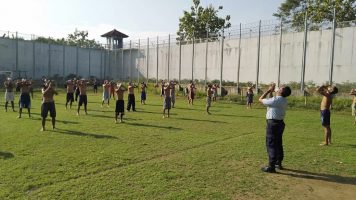 Respon Cepat Penanganan Napi Positif Corona, Lapas Slawi Wajibkan Jemur 1 Jam Perhari – Diberi Ekstra Fooding