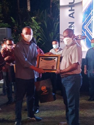 Kanwil Kemenkumham Jateng Raih Penghargaan Terbaik Penyampaian Laporan Program AHU