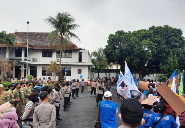 Aliansi Gempur Gelar Aksi Demo Depan DPRD Kabupaten Semarang, Polres Semarang Lakukan Pengamanan