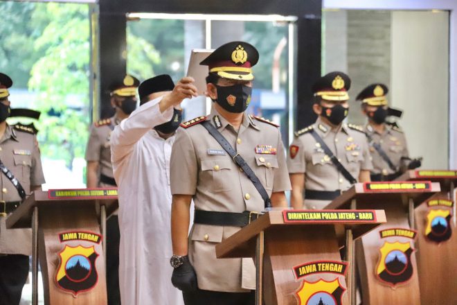 11 Pejabat Penting di Lingkungan Polda Jawa Tengah di Serahterimakan, Kapolda Minta Pejabat Baru Segera Akselerasi terobosan kreatif