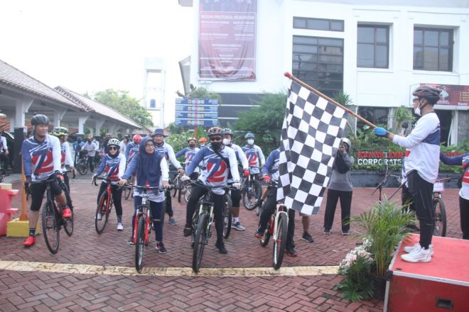 Ratusan Pesepeda Kemenkumham Jateng Ramaikan Fun Bike HBI Ke-72