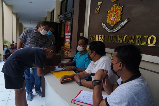 Semalam Di Mapolres, 66 Warga Wadas Kembali Ke Rumah Dengan Bawa Sembako dan Dana Tali Asih
