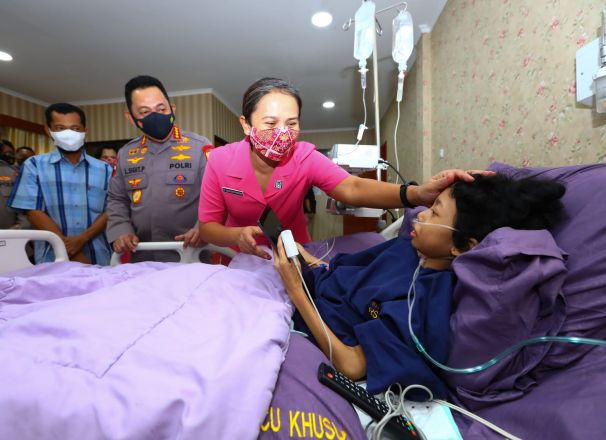 Penuhi Janji, Kapolri Jenguk Sinta Aulia Anak Penderita Tumor Kaki