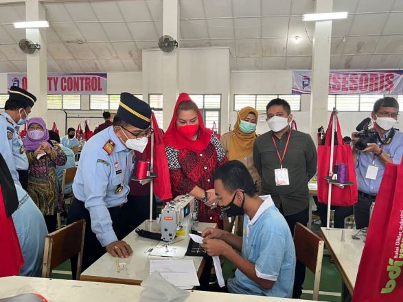 Kemenkumham Jateng Adakan Diklat 3 in 1 Berbasis Kompetensi Operator Jahit Garmen Bagi Warga Binaan