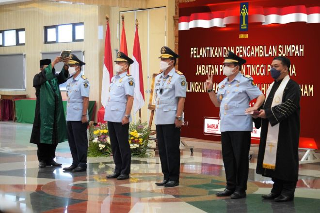 Menkumham Lantik dan Ambil Sumpah Jabatan Pimti Pratama Kanwil Kemenkumham Jateng