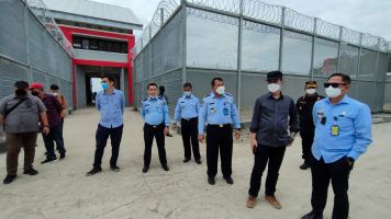 Kadiv Administrasi Kemenkumham Jateng Dampingi Karoren Tinjau 3 Lapas Baru Nusakambangan