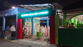 Malam Kelima Tarawih, Shaf di Kp. Ngaji dan Literasi Semarang dipenuhi Jamaah