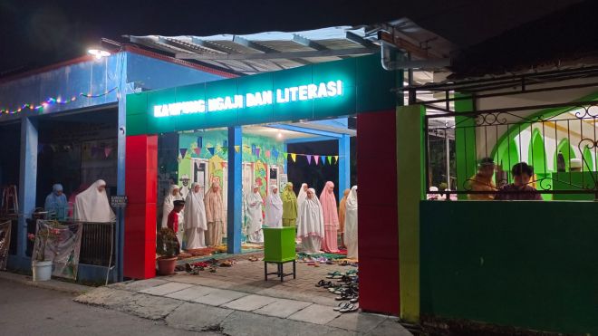 Malam Kelima Tarawih, Shaf di Kp. Ngaji dan Literasi Semarang dipenuhi Jamaah