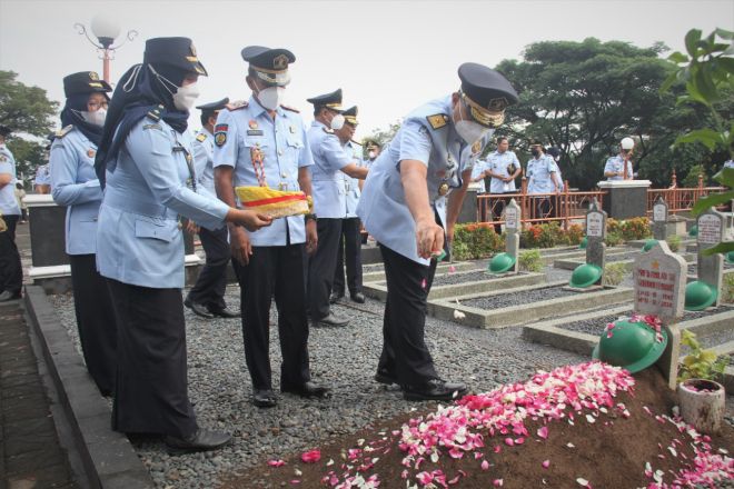 Memperingati Hari Bhakti Pemasyarakatan ke 58/2022 Insan Pengayoman Kemenkumham Jateng Gelar Upacara Tabur Bunga