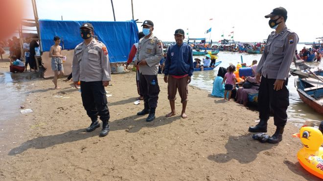 Ratusan Aparat Gabungan Disiagakan Dalam Pengamanan Tradisi Syawalan di Demak