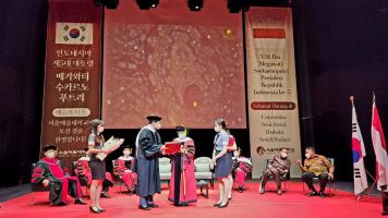 Seoul Institute of The Arts Beri Gelar Profesor Tertinggi Ke Megawati