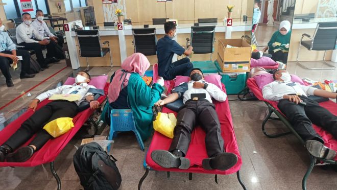 Bantu Stok Darah PMI, Kakanwil Kemenkumham Jateng Ajak Jajarannya Donor Darah