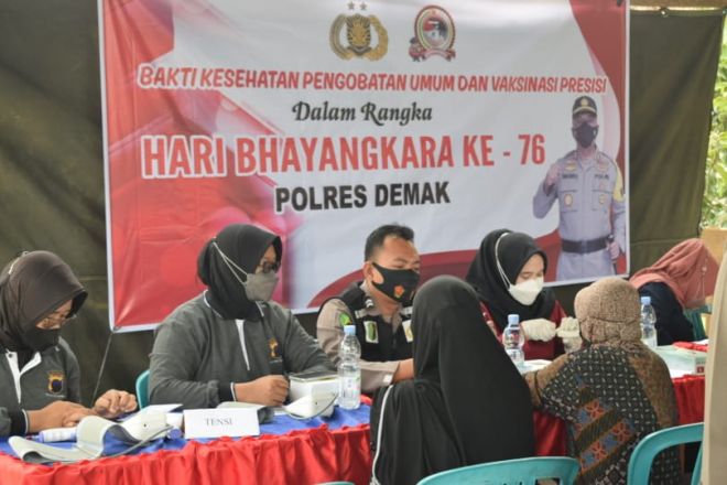 Peringati Hari Bhayangkara, Polres Demak Gelar Bhakti Kesehatan Pengobatan Gratis