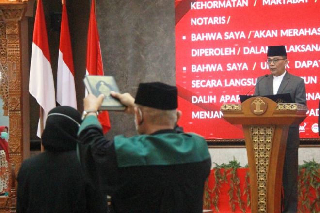 Kakanwil Kemenkumham Jawa Tengah Lantik dan Ambil Sumpah Dua Notaris Pengganti