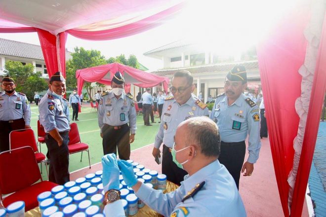 Cegah Penggunaan Narkotika Pegawai dan Jajaran Kanwil Kemenkumham Jawa Tengah ikuti tes Urin