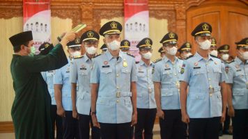 Lantik dan Ambil Sumpah Pejabat Administrasi dan Fungsional, Kakanwil Kembali Ingatkan Soal Integritas