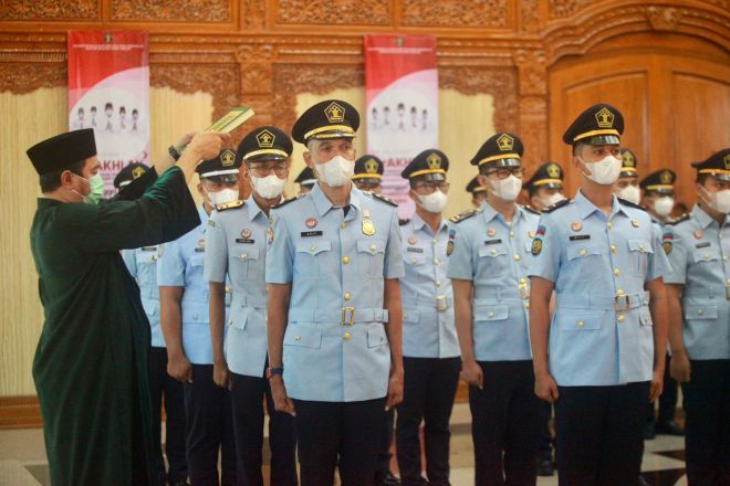 Lantik dan Ambil Sumpah Pejabat Administrasi dan Fungsional, Kakanwil Kembali Ingatkan Soal Integritas