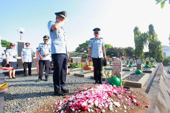 Kemenkumham Jateng Gelar Upacara Tabur Bunga di TMP Giri Tunggal Menyambut Hari Dharma Karya Dhika Ke-77