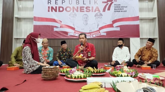 ASN Termuda Terima Tumpeng dari Camat, Empat Kyai Pimpin Do’a Keselamatan