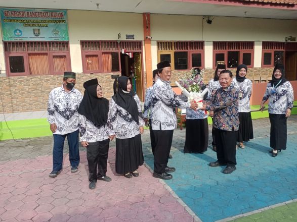 Hujan Air Mata Hingga Donasi Gempa Warnai Peringatan Hari Guru Nasional di SD N Bangetayu Kulon Kota Semarang