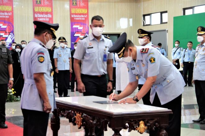 Kakanwil KumHAM Jawa Tengah A. Yuspahruddin, melantik pejabat administrasi Eselon III dan IV