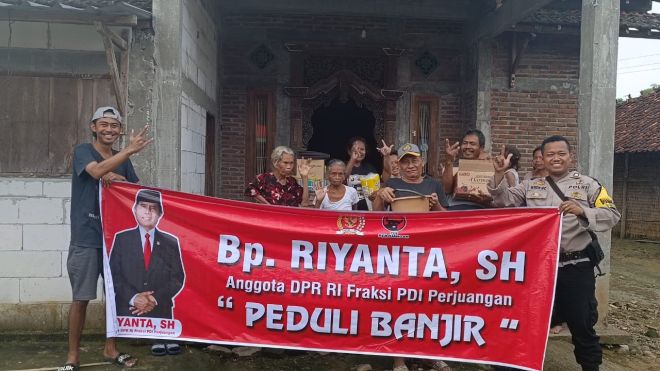 Riyanta Anggota DPR RI Peduli Korban Banjir di Pati, Salurkan Langsung Sejumlah Bantuan