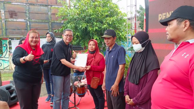Gerakan Kerja Bhakti Massal dan Kick Off Urban Farming Sekaligus Penyerahan Sertifikat PTSL