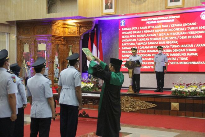 Kakanwil Kemenkumham Jawa Tengah Lantik Pejabat Administrasi dan Notaris Pengganti