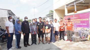 Kemenkumham Jateng Salurkan Bantuan ke Masyarakat Terdampak Banjir di Meteseh Semarang
