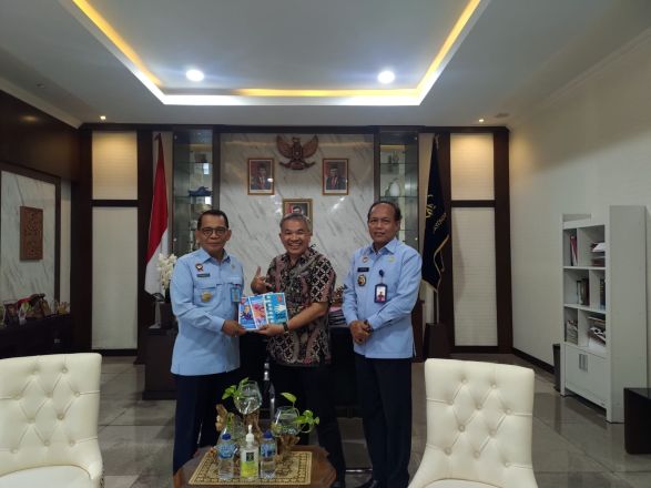 Kakanwil A. Yuspahruddin Terima Kunjungan Motivator Aqua Dwipayana