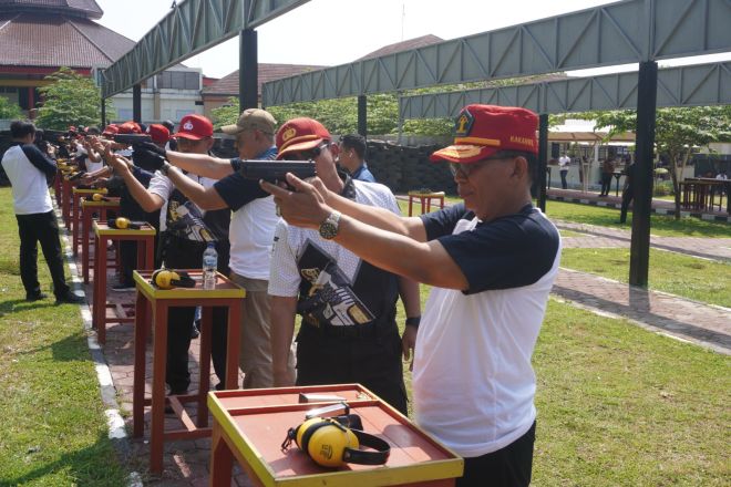Jalin Keakraban, Kemenkumham Jateng Latihan Menembak Bersama