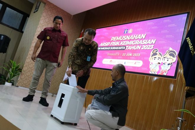 Kanim Surakarta Musnahkan Arsip Fisik Substantif Keimigrasian