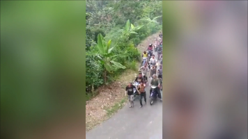 Viral, Warga Arak Pelaku Pencurian Tabung Gas Elpiji Di Pati