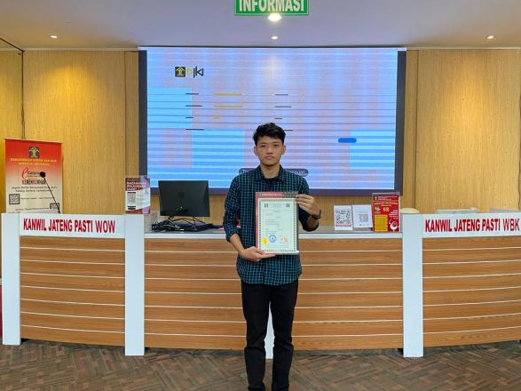 Kantongi Sertifikat Apostille Dari Kemenkumham Jateng, Mikhael Semakin Mudah Belajar Di Belanda