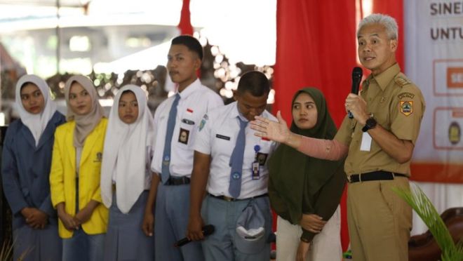 Ganjar Geram Ada Pungutan Infak di SMKN 1 Sale Rembang