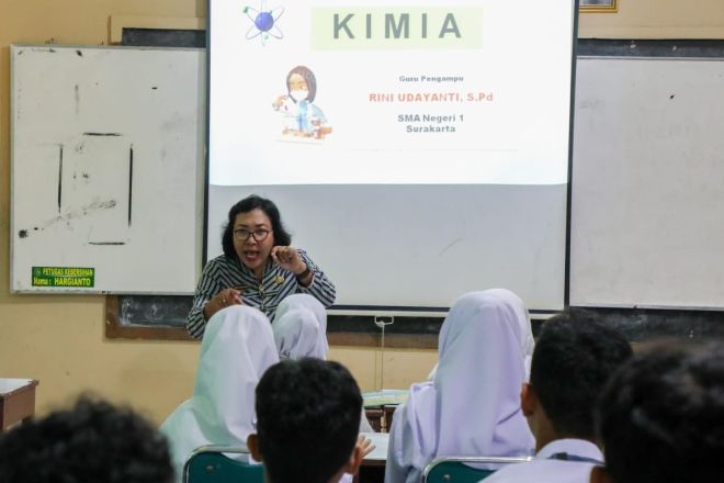 33 Tahun Guru Honorer, Pemprov Jateng Wujudkan Mimpi Rini Udayanti Jadi PPPK