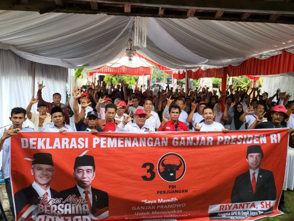 Riyanta Pimpin Deklarasi Pemenangan Ganjar Presiden RI Bersama Ratusan Kader PDI Perjuangan Pati