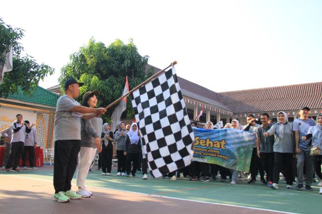 Jalan Sehat Hiasi Kemeriahan Peringatan Hari Lahir Kemenkumham Ke-78 Tahun 2023