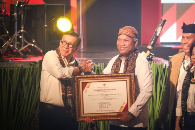 Kanwil Kemenkumham Jateng Terima Penghargaan dari Menteri Hukum dan HAM Atas Kinerjanya di Tahun 2023