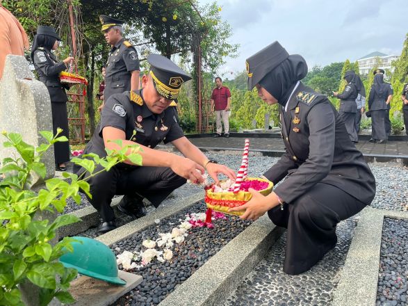 Khidmat, Ziarah dan Tabur Bunga Peringati Hari Bakti Pemasyarakatan Ke-60