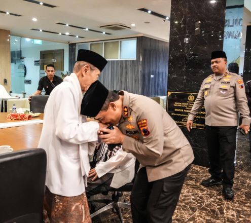Dalam Silaturahmi Kamtibmas, Irjen Pol Ahmad Luthfi mendapat ucapan terima kasih dan harapan dari Ketua MUI Provinsi Jateng