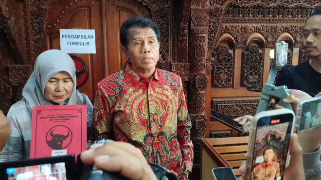Didampingi Istri, Riyanta Resmi Mengambil Formulir Pendaftaran Calon Wakil Gubernur Jawa Tengah 2024-2029